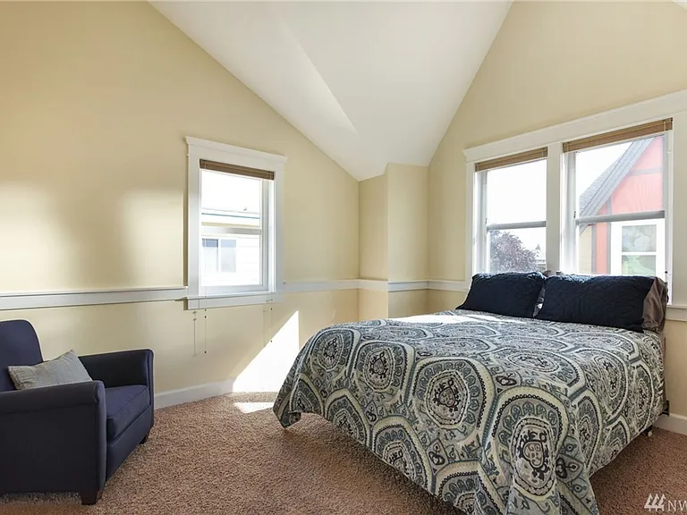 4322B Francis Ave N — Photo 9