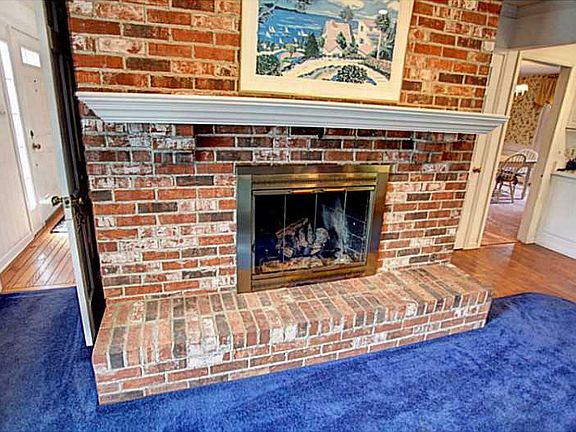 3rd image of 1175 Hillcrest Dr