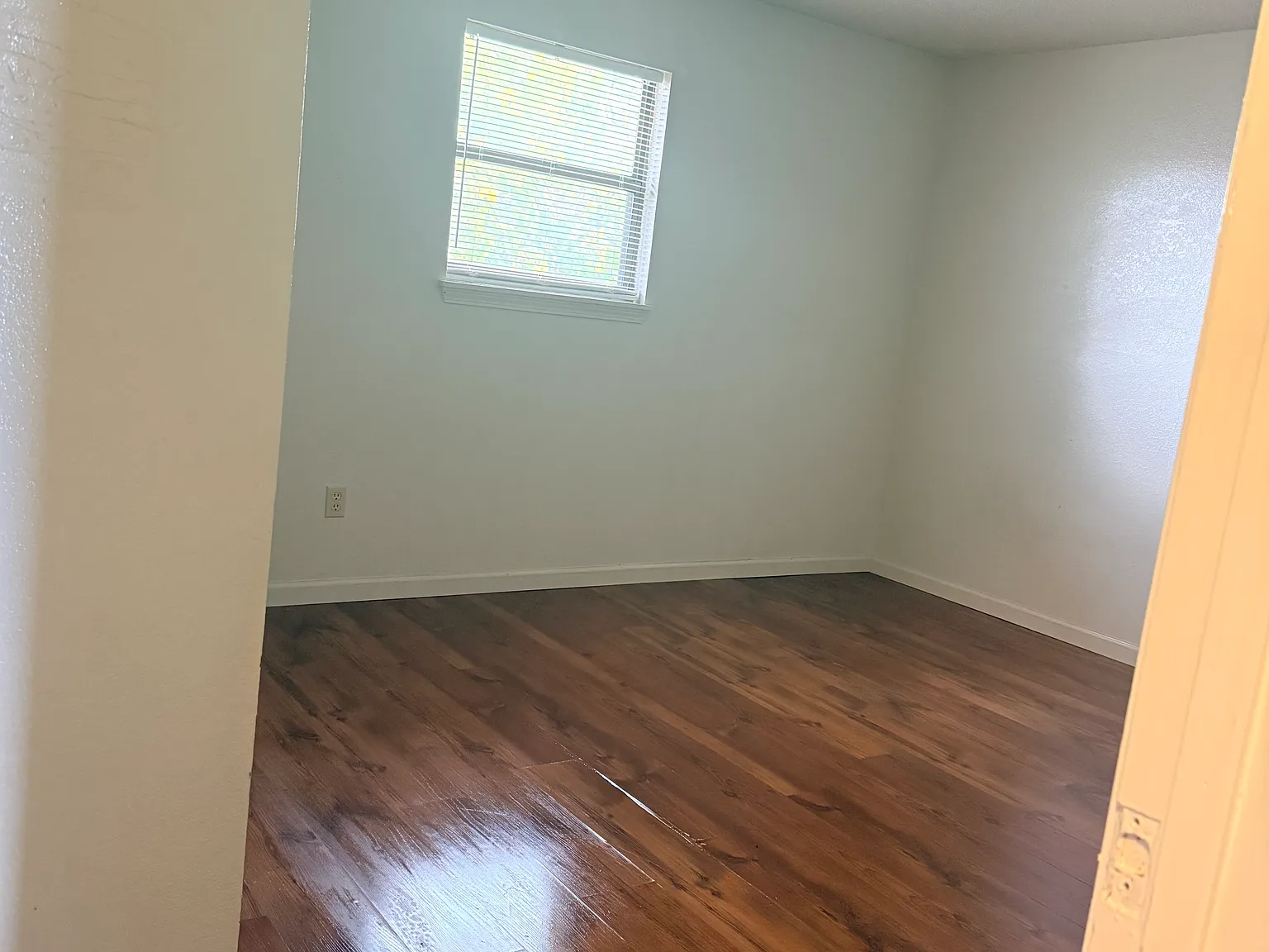 2 bed, 850 sqft, $750 — Photo 3