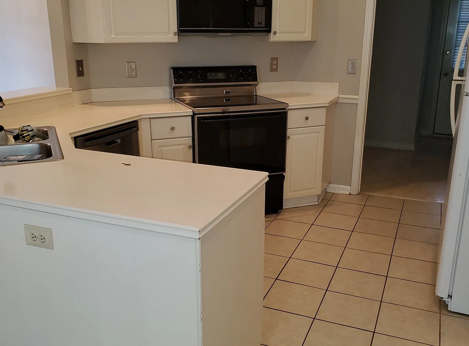 3 bed, 2.0 bath, 1570 sqft, $1,650 — Photo 4