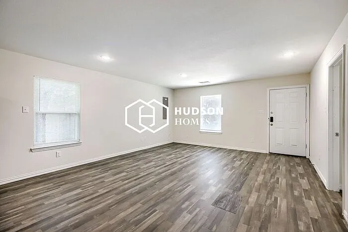 1415 S Austin St — Photo 3