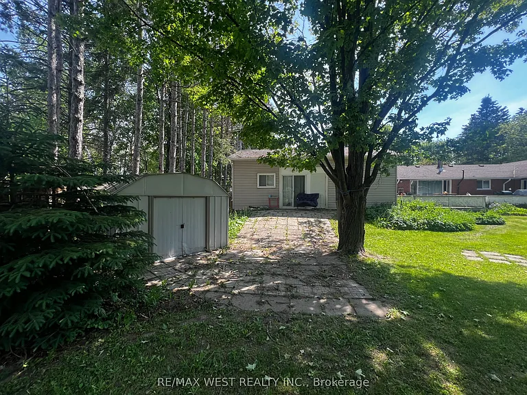 16632 York Durham Line #GARAGE — Photo 1