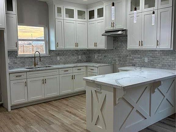 4th image of 2805 Grandora Dr