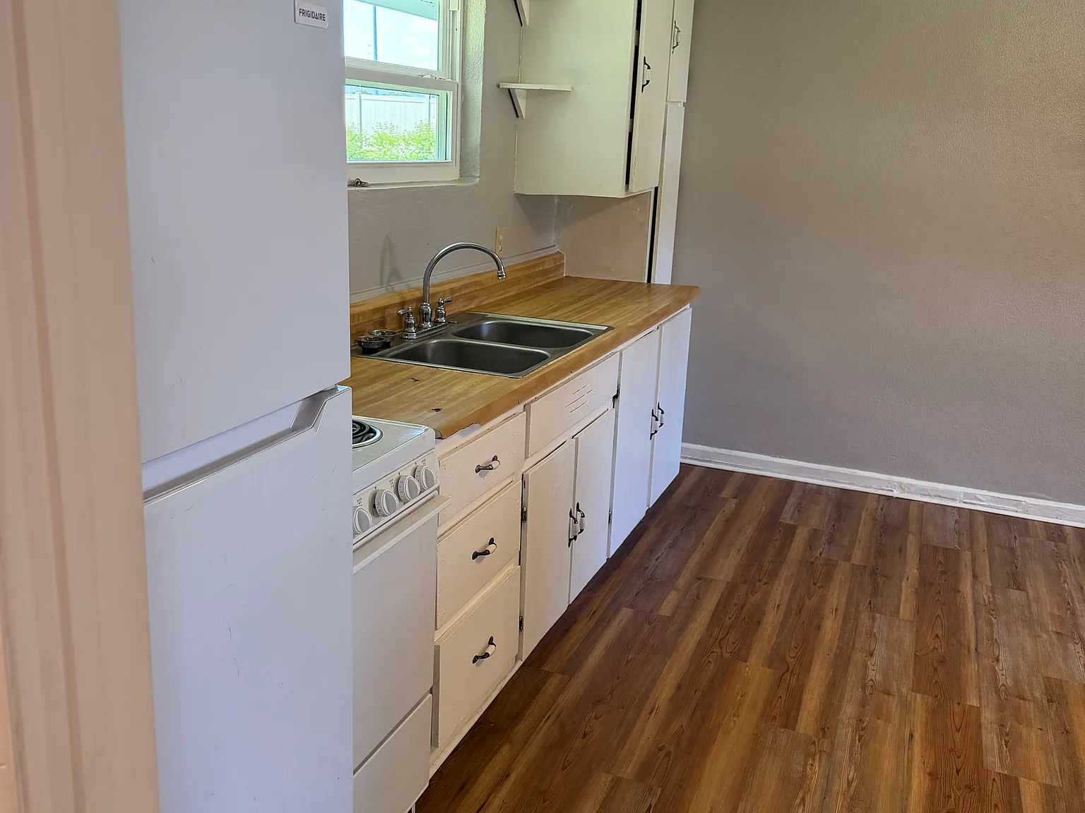1 bed, 350 sqft, $850 — Photo 2