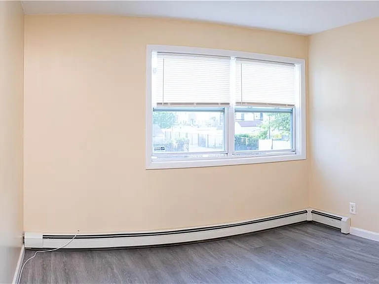 1146 Essex St #1 — Photo 7