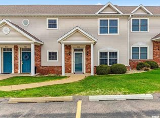 922 W Trailcreek Dr, Peoria, IL 61614