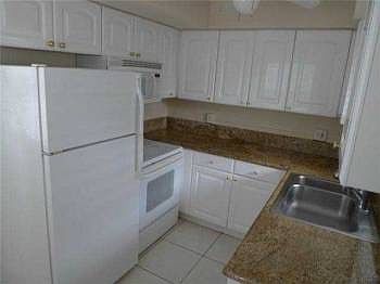 2nd image of 816 NE 4th St APT 4