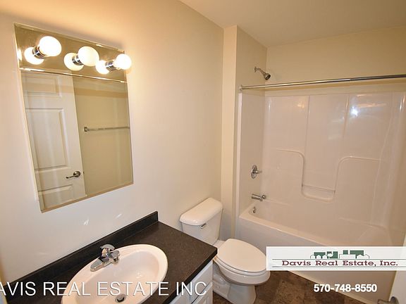 5th image of 950 Third St #1