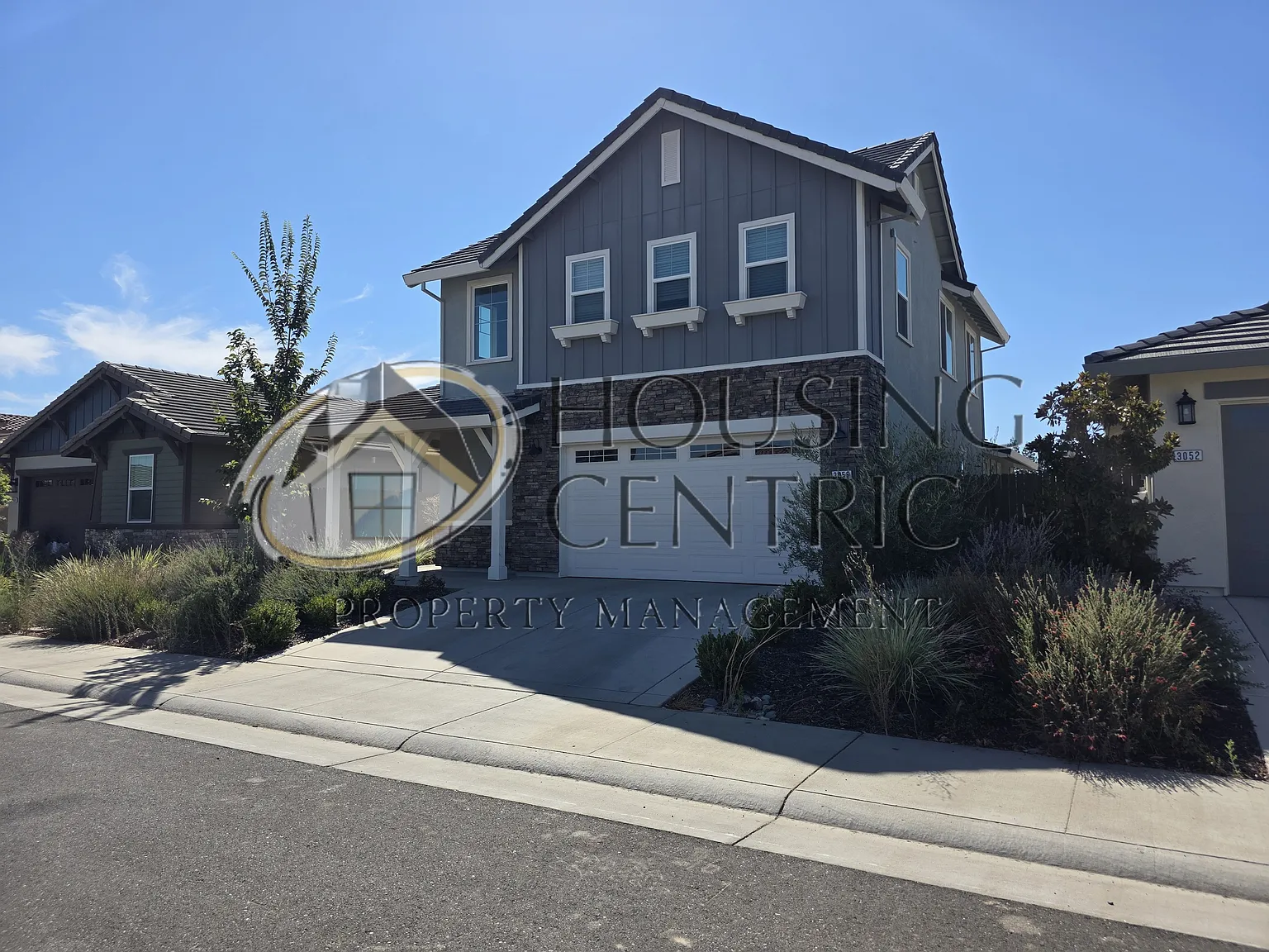 4 bed, 2.5 bath, 2353 sqft, $4,200 — Photo 2