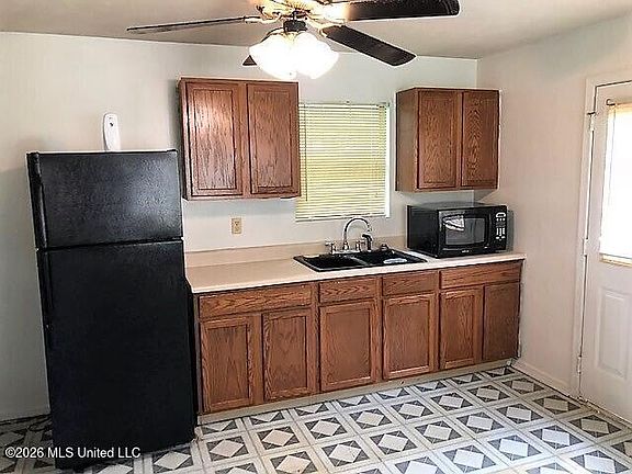 4th image of 938 Jenkins St