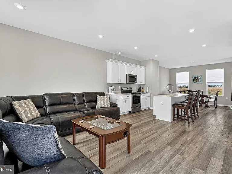 159 Presidents Pointe Ave #159 — Photo 32