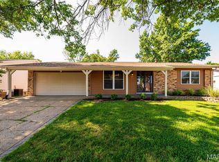 830 Westrun Dr, Ballwin, MO 63021