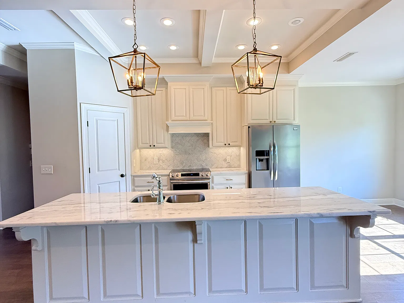 4 bed, 2215 sqft, $2,200 — Photo 3