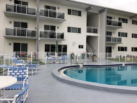 4th image of 1475 SE 15th St APT 308