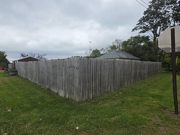 3rd image of 1600 W Snoddy Rd