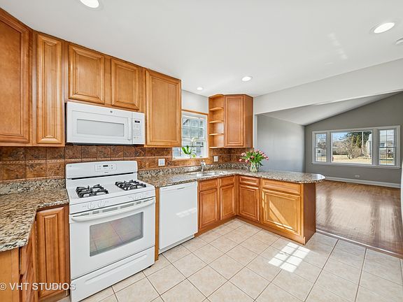 5th image of 429 N Elmwood Ave