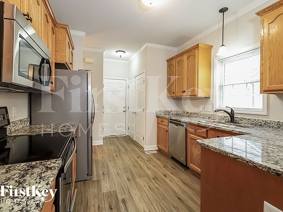 5th image of 2215 Charles Towne Ct