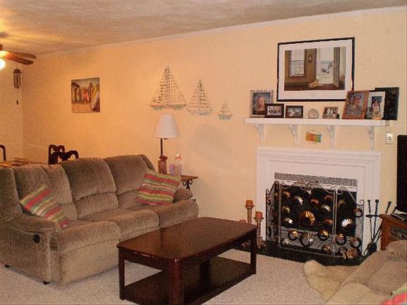 3rd image of 1645 Gallery Ave