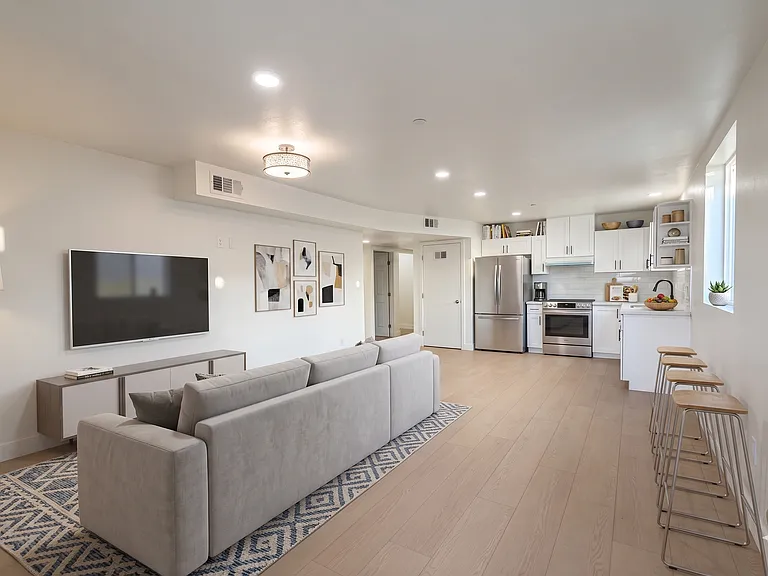 Brand New Luxury 4 & 5 Bed Units — Photo 10