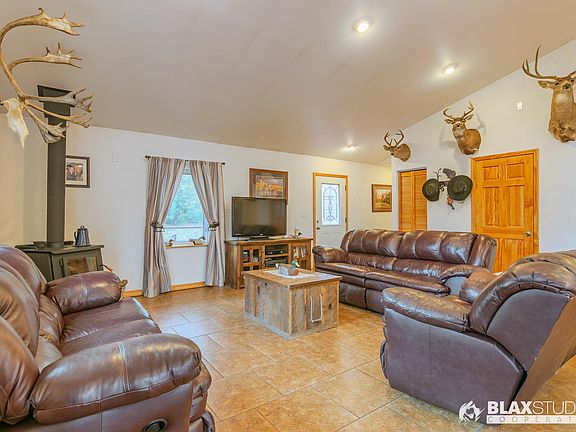 5th image of 1096 Tyrol St