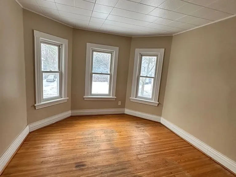 490 Glenwood Ave — Photo 2