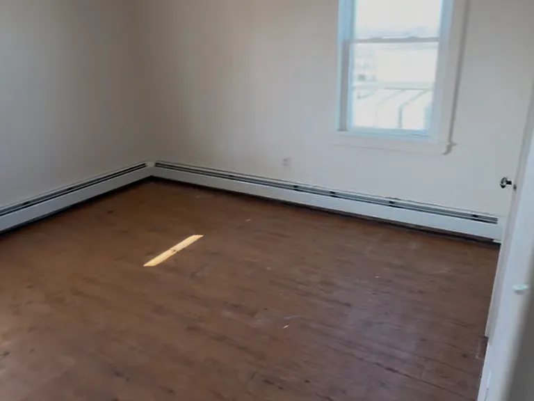 39 Knox St #10 — Photo 3