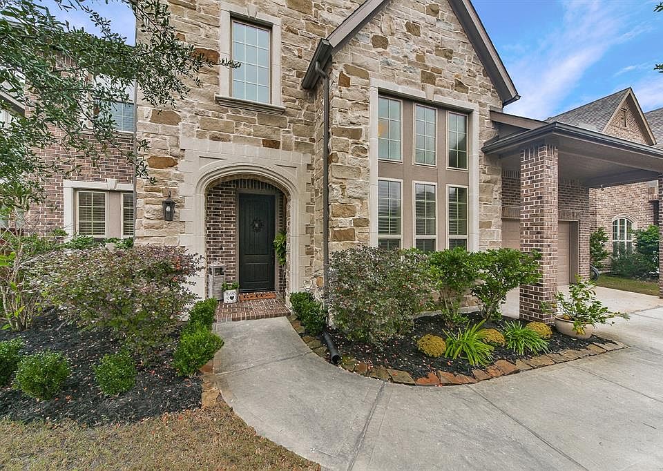 1st image of 25261 Forest Ledge Dr
