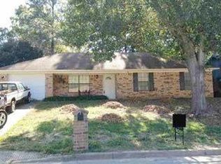 1106 America Dr, Longview, TX 75604