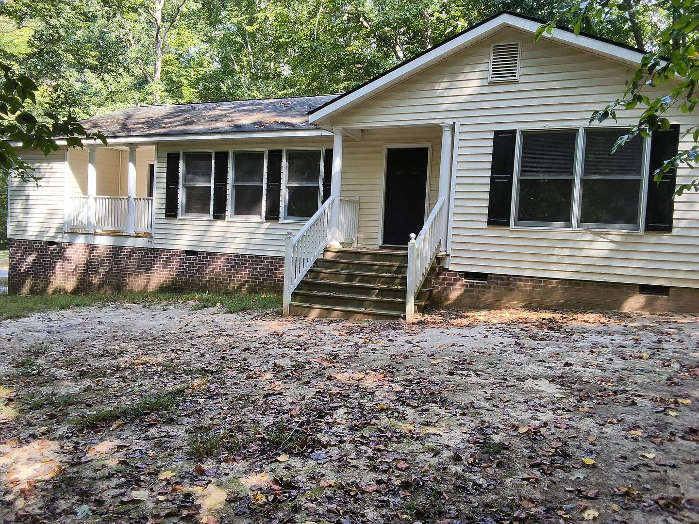 Blackstone 3 Bed 2 Bath Rancher -convenient to Fort Pickett — Photo 1