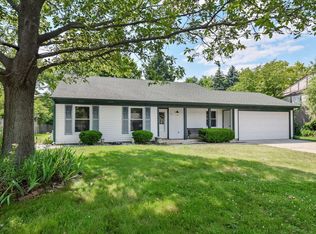 575 Blackhawk Dr, Batavia, IL 60510