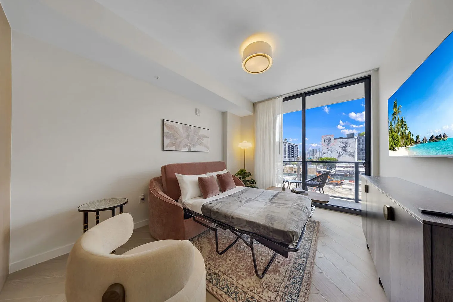1 bed, 1.0 bath, 635 sqft, $2,466 — Photo 3