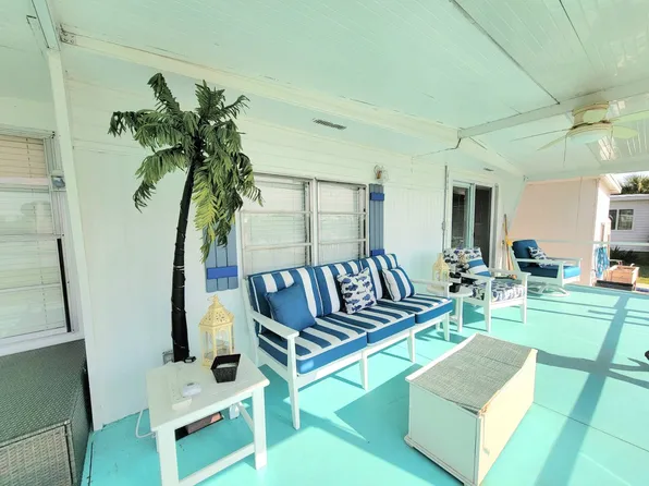 858 Lacosta Ln, North Fort Myers, FL 33917