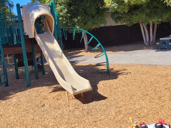 2452 W Bayshore Rd APT 8, Palo Alto, CA 94303