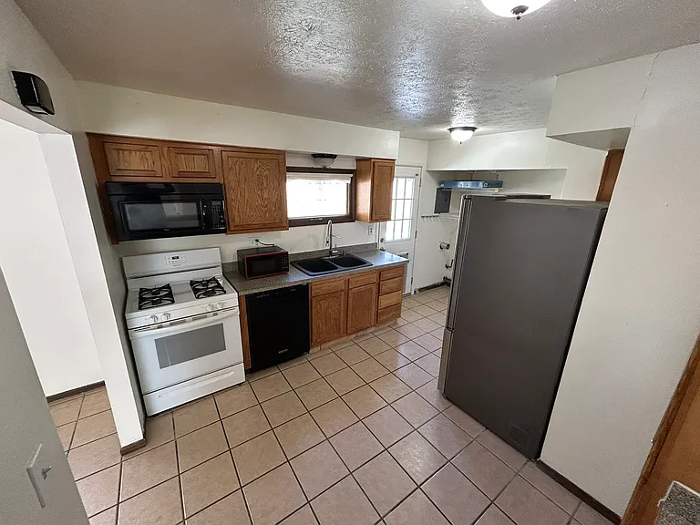 1882 Paul Dr — Photo 8