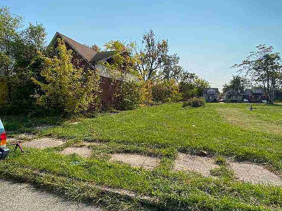 8070 E Robinwood