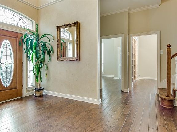 5th image of 212 Salem Ct