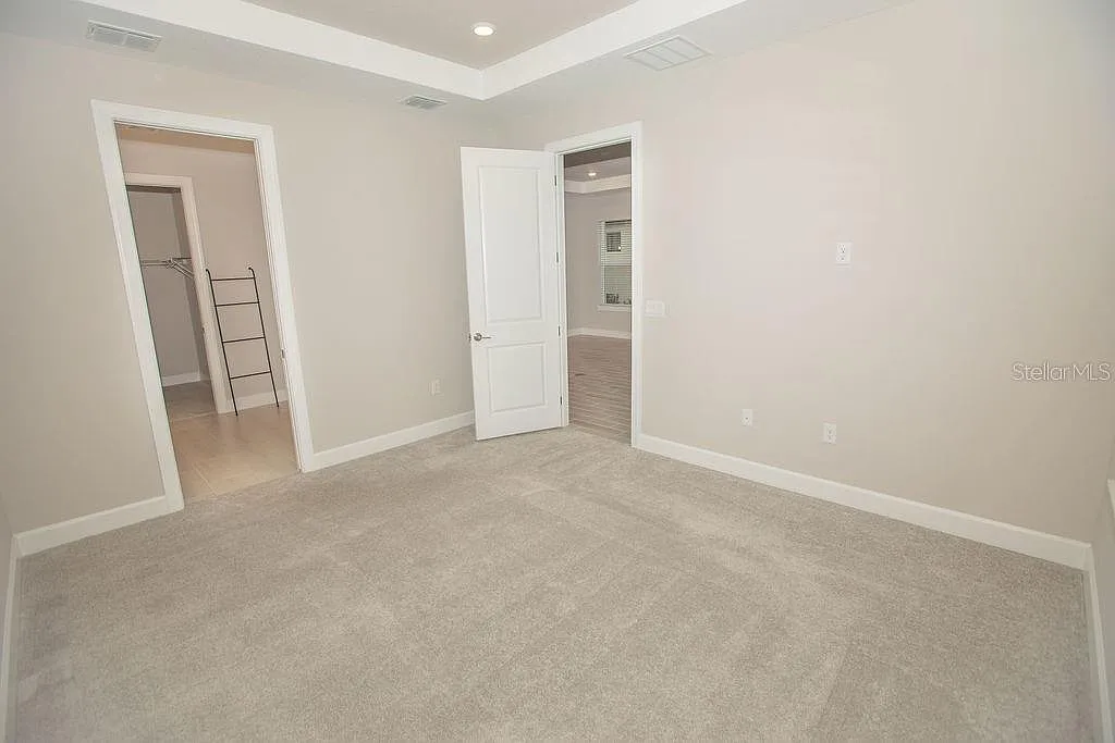 3 bed, 2.0 bath, 1926 sqft, $3,000 — Photo 4