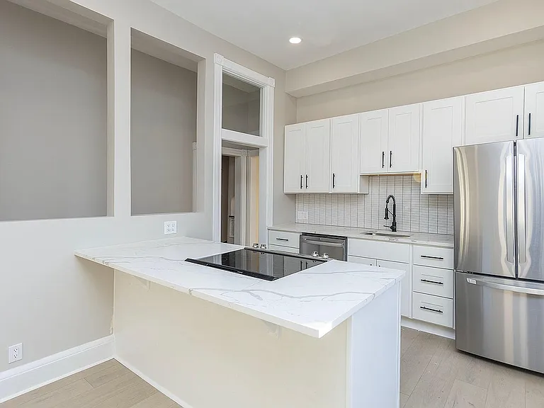 105 Washington St — Photo 32