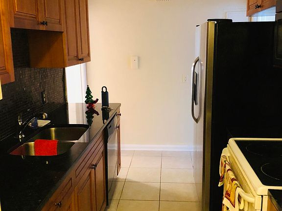 3rd image of 5066 Kerle St