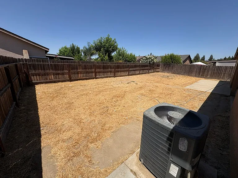 2132 E Sweet Ave — Photo 32