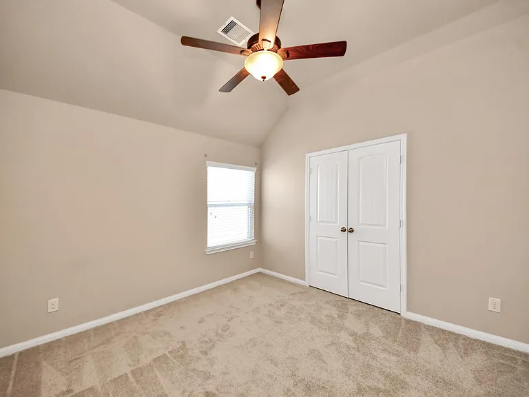 3115 Lake Dr — Photo 32