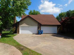 211 W Edgewood St, Springfield, MO 65807