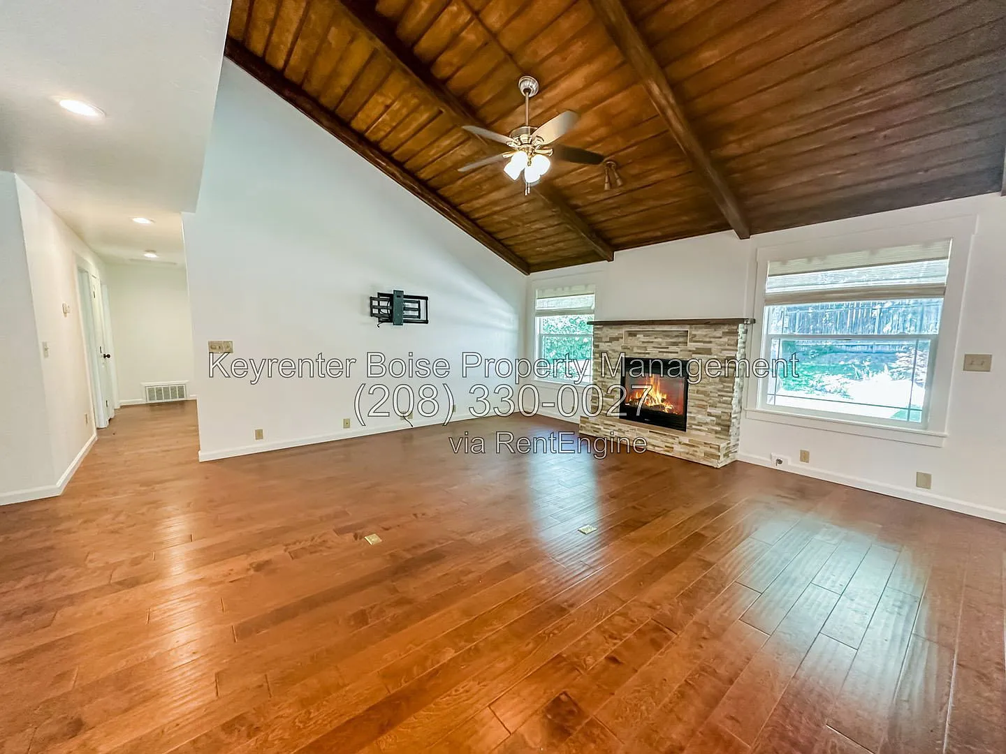 3 bed, 2.0 bath, 1378 sqft, $2,400 — Photo 2