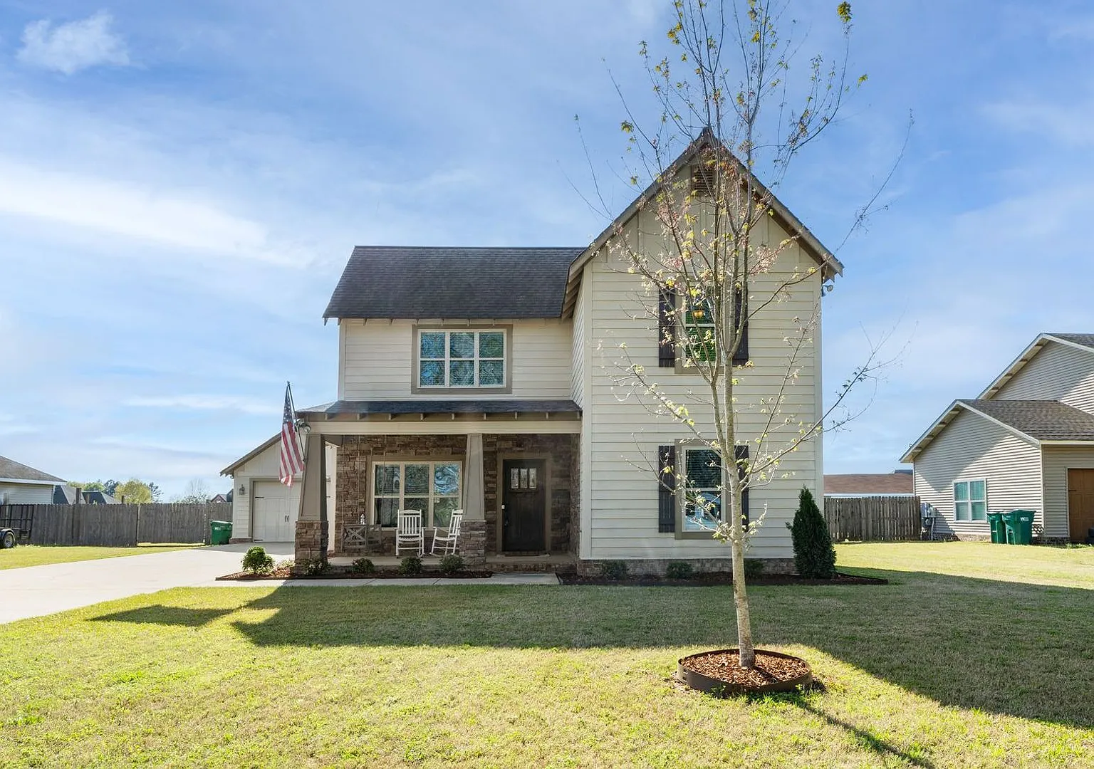 Spacious 4 Bed 4.5 Bath! Available July 15th! — Photo 1