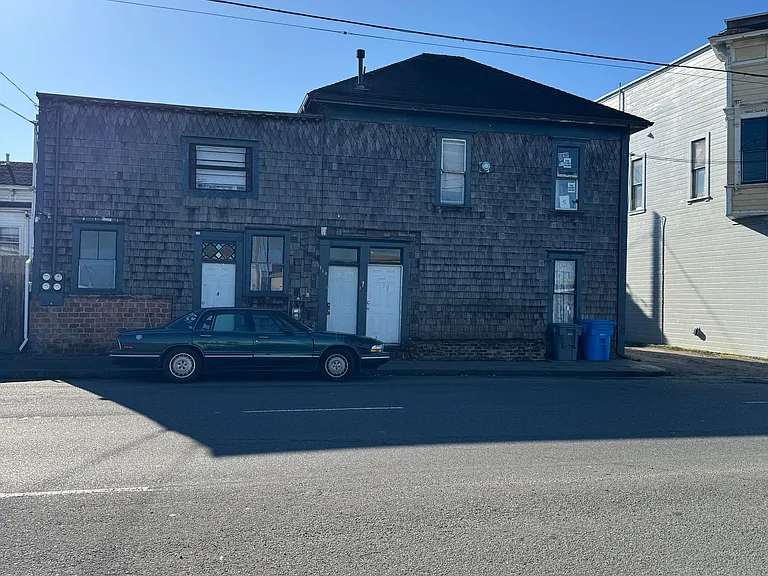 W 6th St — Photo 5