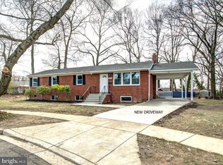 6619 March Dr, Oxon Hill, MD 20745
