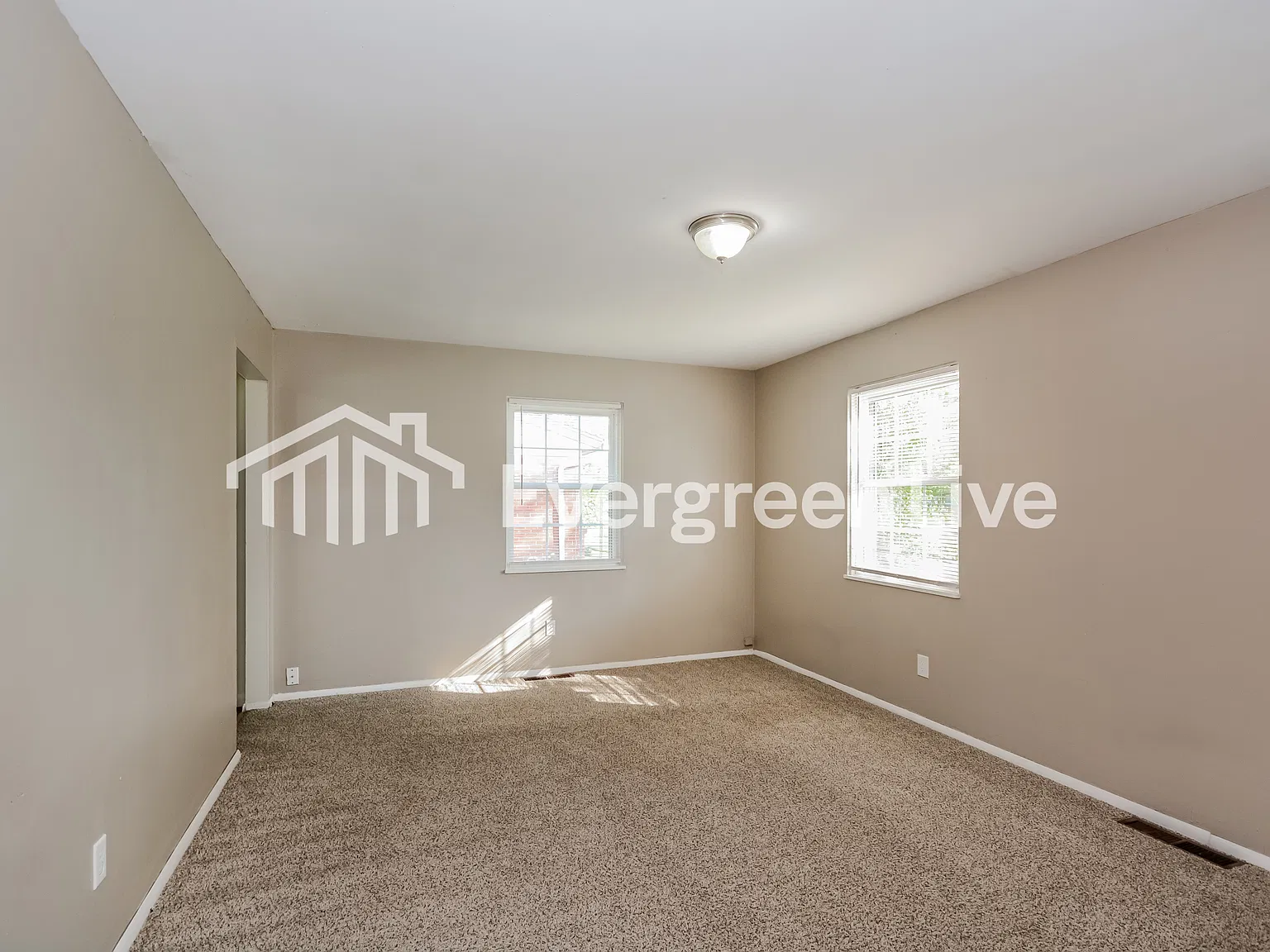3 bed, 1.0 bath, 1000 sqft, $1,445 — Photo 3