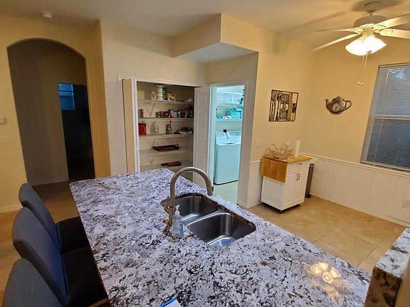 5th image of 535 NW Waverly Cir