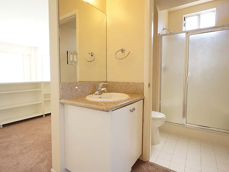 922 W 23rd St #206 — Photo 9