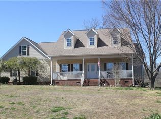 101 Edens Ridge Dr, Six Mile, SC 29682